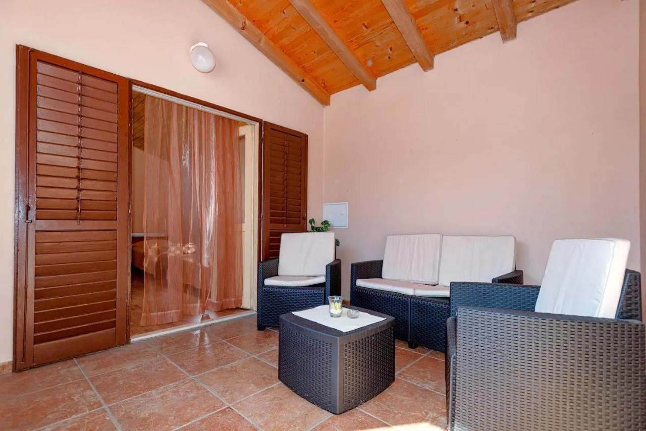 Holiday House With A Parking Space Svirce, Hvar - 17682 Vrbanj Bagian luar foto